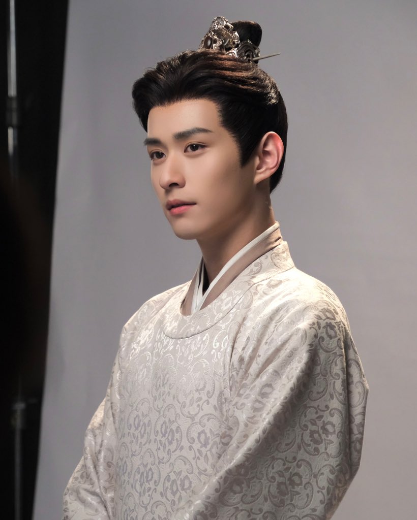 dailyxuan999's tweet photo. 📸 260915 — from #SpringOfTheBlade
Half a cup of clear tea, a heart full of sincerity. Spring is in bloom. Nice to meet you, Li Congxin.

©️ 徐振轩工作室 (1/2)

#XuZhenxuan 
#คมวสันต์ซ่อนรัก #一瓯春
#สวีเจิ้นเซวียน #徐振轩 https://t.co/XBkYss41rf