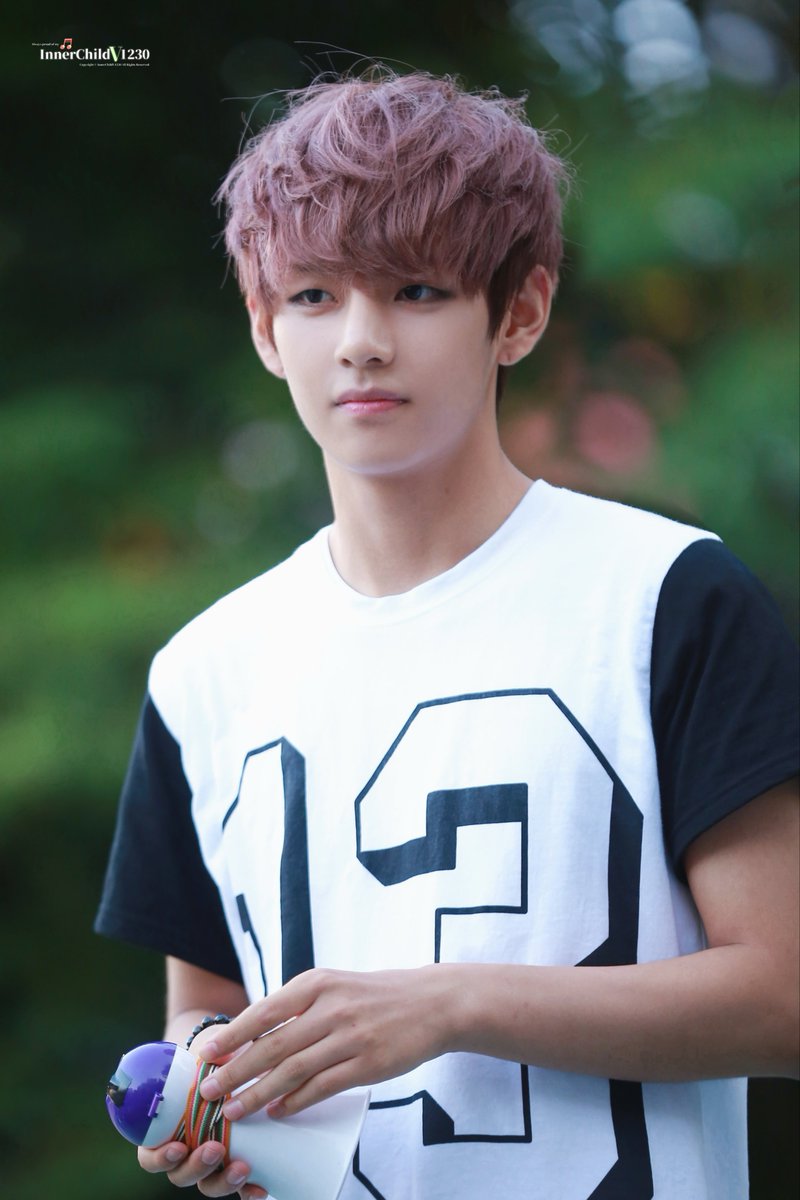 InnerChildVtete's tweet photo. I’ve loved Taehyung for thirteen years~~
Share your old photos🫳🏻🐻

#태형 #TAEHYUNG #V #THV
#방탄소년단뷔 #BTS #BTSV https://t.co/tlZvqSW2la