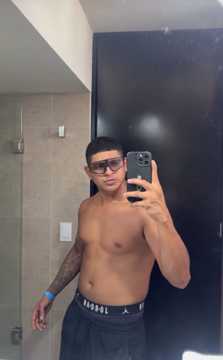packdechavosnl's tweet photo. Pack de Negro_yz00
Más fotos y videos por DM 🤯 a $20 
#Pack #HeteroEngañado #heterosengañados #heteromty #MTY https://t.co/9Jef8GkD2q