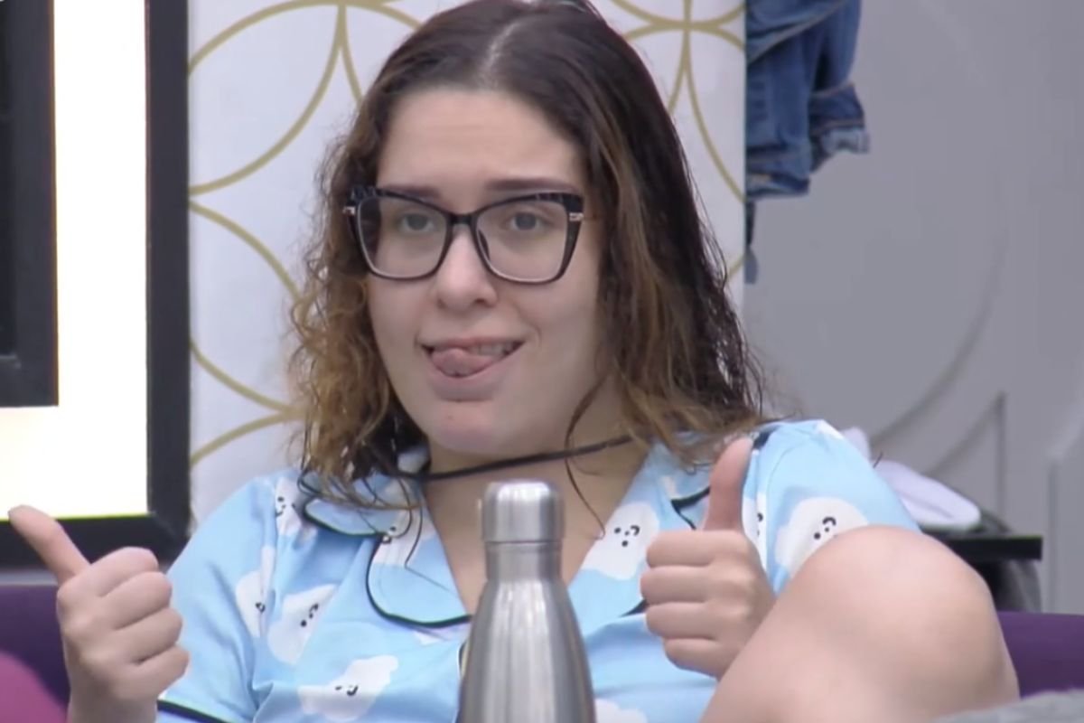 Emmyloukjs's tweet photo. @centralreality Essa Stephanie mudou muito, né? $$$$ #Afazenda https://t.co/2JA4xGoUf3
