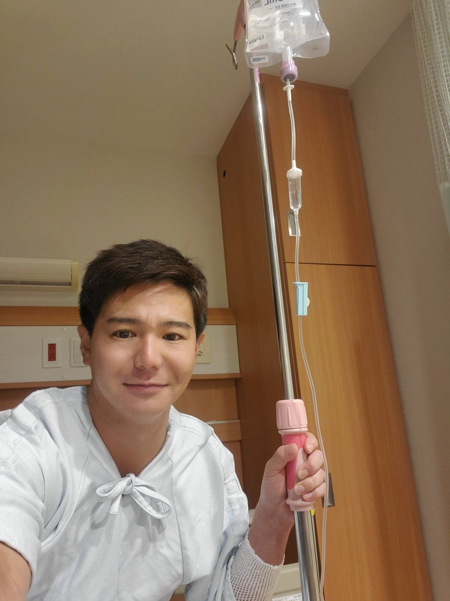 narumikz's tweet photo. とりあえず三叉神経痛の手術をやり5日が経ちまして
手術側の耳が聞こえずらくなってしまった😭あと結局歯も痛む今日この頃
しゃっくりも繰り返し出るし吐き気もするし謎の胃もたれもしてるw
と言うことで現状回復のために２回目の手術は先延ばしっす💧せめて耳は治って欲しいな～
#手術 #病院 #後遺症 https://t.co/e8HJUzqtVZ