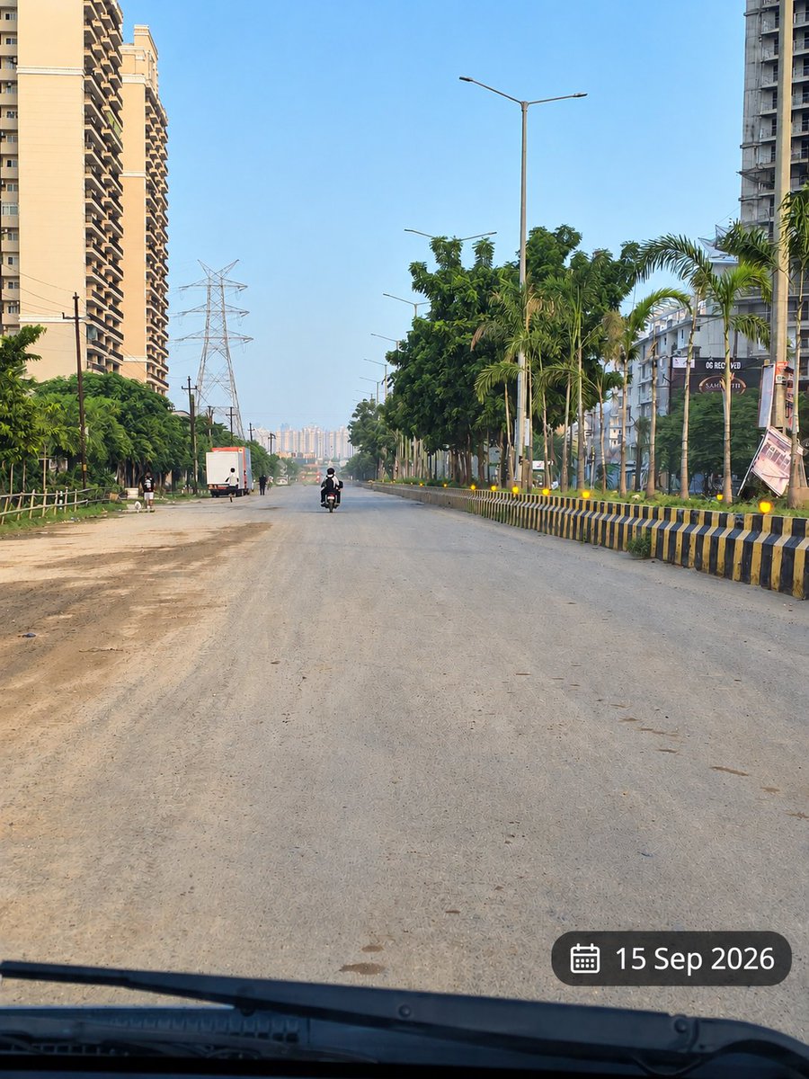 vishal_mathur's tweet photo. @CeoNoida @noida_authority @dmgbnagar @noidapolice @CMOfficeUP  Plz see the amount of dust/air pollution on internal roads of Sector 150. Trucks moving freely throwing sand,gittis etc.Alternative route through Pushta Road is blocked by Barrier. Accidents waiting to happen anytime https://t.co/1KnUOYkn1O