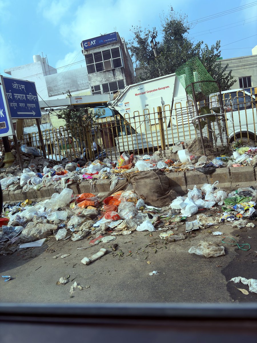 hitrawat's tweet photo. @MunCorpGurugram Sir ji
Take a note on this also, ye bhi Gurugram hi hai, https://t.co/fRkVLAbVO7
