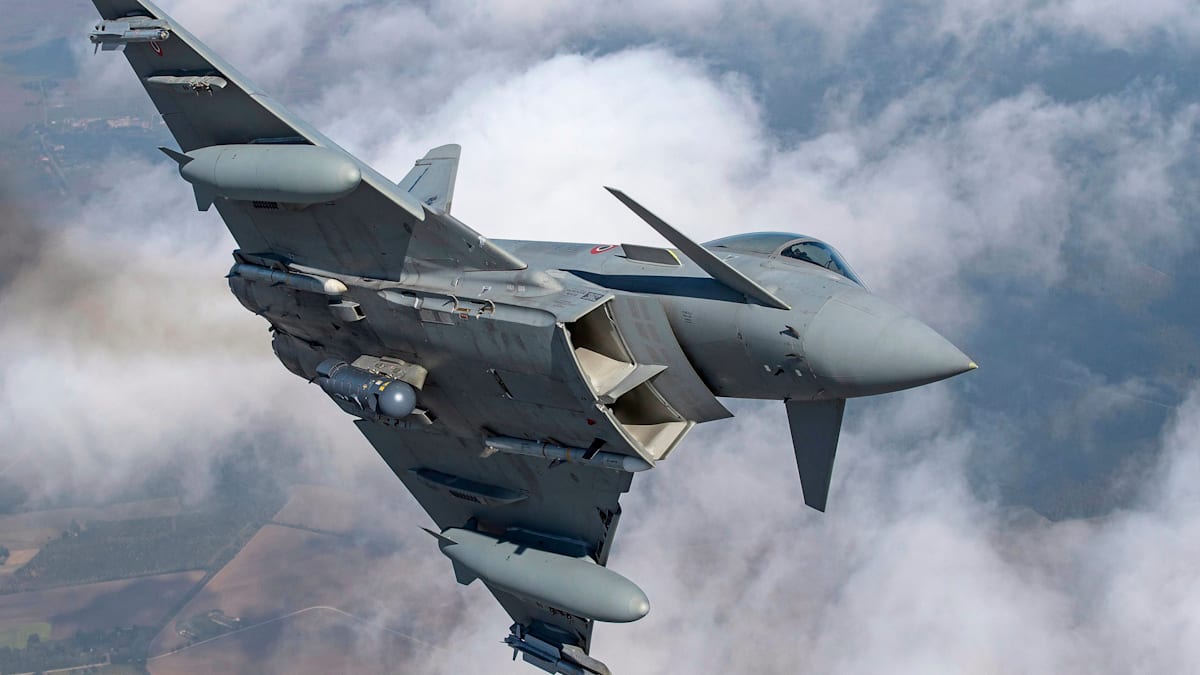 welt's tweet photo. Kampjets schießen Drohne über Litauen ab https://t.co/8j2PZbRcxi https://t.co/VxM3Vx3sHh