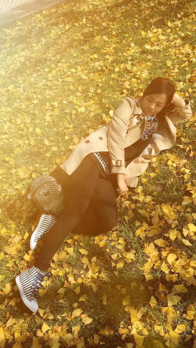 VernonRegos's tweet photo. Perfect autumn afternoon with crisp air, golden leaves, and a warm pumpkin latte in hand—fall vibes just hit different!， https://t.co/MRjlZMQiTd