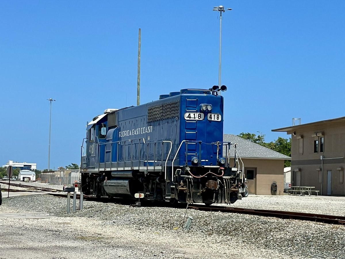 tommy4trains's tweet photo. Florida East Coast Railway GP40-2 #418 at the Company’s Fort Pierce Yard.
#railway #railroad #train #trainspotter #railfan #trainphotography #railroadphotography #railwayphotography #floridaeastcoastrailway #locomotive #fortpierce #florida https://t.co/mzSRfG1uzJ
