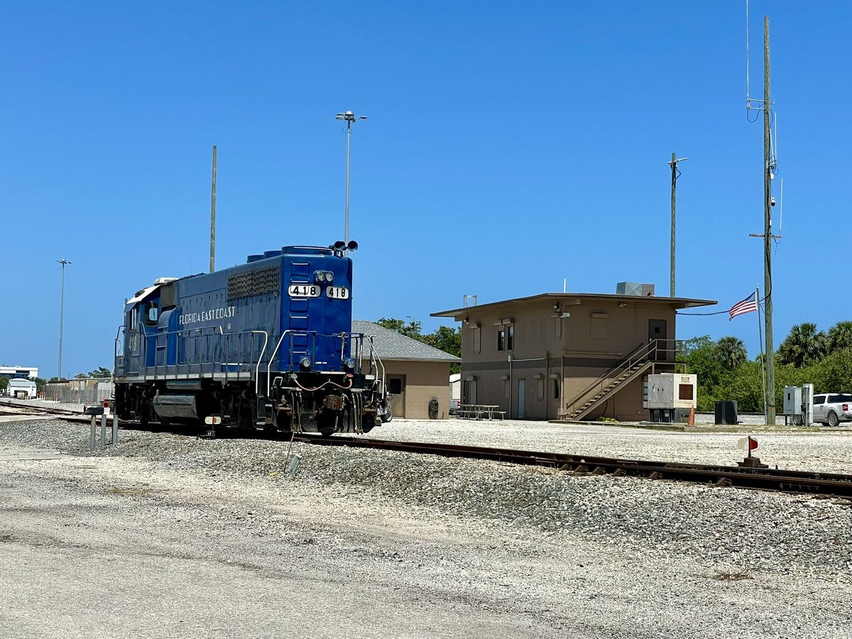 tommy4trains's tweet photo. Florida East Coast Railway GP40-2 #418 at the Company’s Fort Pierce Yard.
#railway #railroad #train #trainspotter #railfan #trainphotography #railroadphotography #railwayphotography #floridaeastcoastrailway #locomotive #fortpierce #florida https://t.co/mzSRfG1uzJ