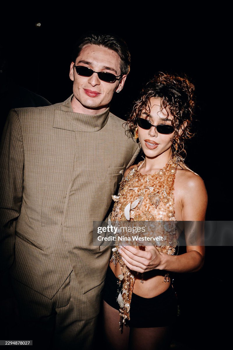 basebydanna's tweet photo. DANNA junto a Peso Pluma en el desfile de LUAR en el New York Fashion Week. 🇺🇸 https://t.co/8khLwG4wIl