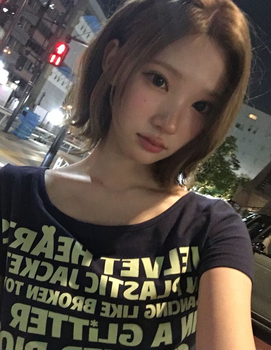 cdoijiwoo's tweet photo. You can just put on some music, look around, and enjoy whatever you happen to see along the way. Even familiar places can feel different when the sun goes down and all the lights come on. It made me want to keep walking just a little longer. https://t.co/nOH21ZP8EB