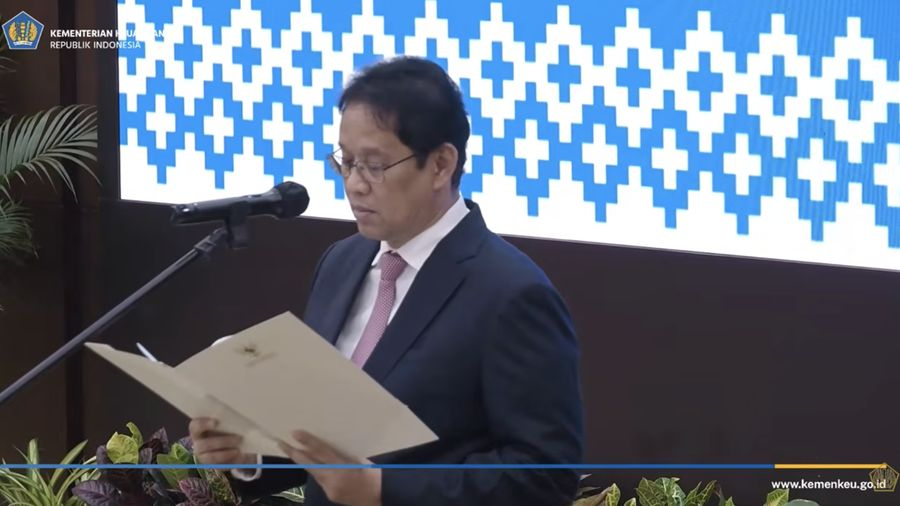 LambeSahamjja's tweet photo. pidato purbaya di sertijab:
- dia sebenarnya udah disiapin teks pidato di dalam map
- tapi begitu buka, dia bilang ini kepanjangan
- akhirnya dia gak baca teksnya sama sekali
- dia bilang waktu itu saya datang boleh ngomong panjang
- ciptakan optimisme
- kalau sekarang tinggal diserahin ke pak suahasil buat ke depannya
- jadi dia ngomong pendek aja
- terakhir dia bilang terima kasih atas kerja sama selama satu tahun terakhir