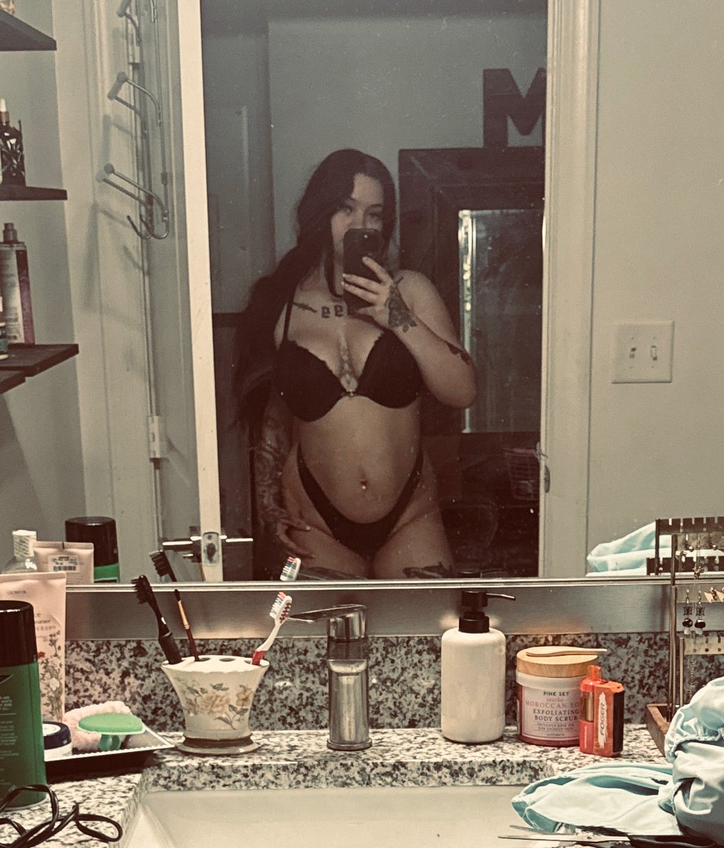 FmMaCkEnZ's tweet photo. DMs are open! https://t.co/sSM5H4sakL
