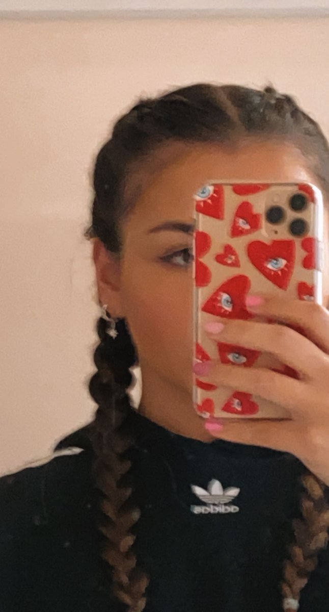 HannahHarrc14's tweet photo. Ob es das jemals geben würde? Er und sie, als Paar? Sie dachte gerne darüber nach. Vor allem in guten Phasen, weil sie es sich dann erlaubte davon zu träumen. https://t.co/kVE4k4qoVH