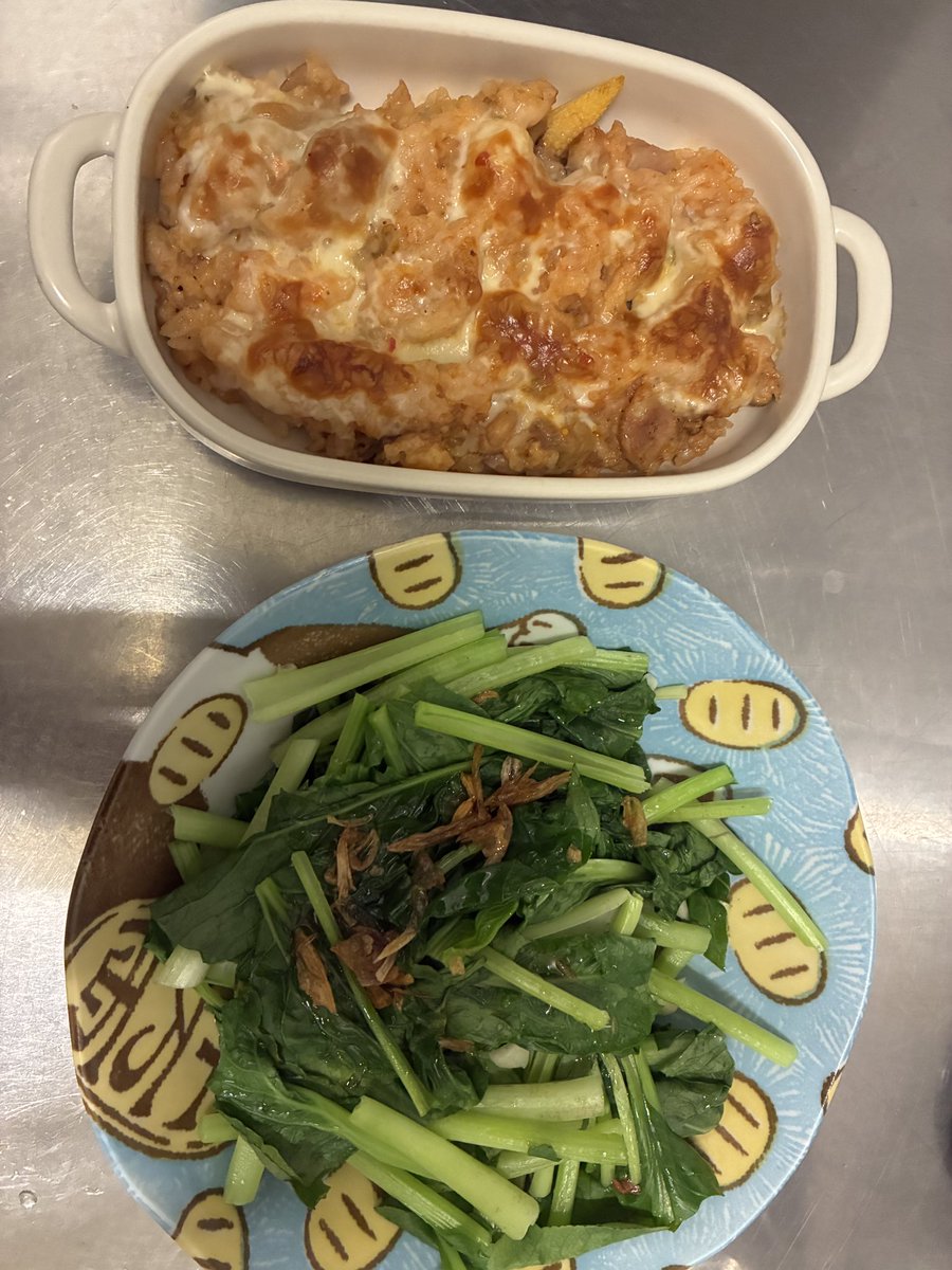 Rachaeldinner's tweet photo. 0915晚餐
番茄雞腿燉飯
燙油菜
最近常常自己煮珍珠好好吃👍 https://t.co/hrqxt2rjZs