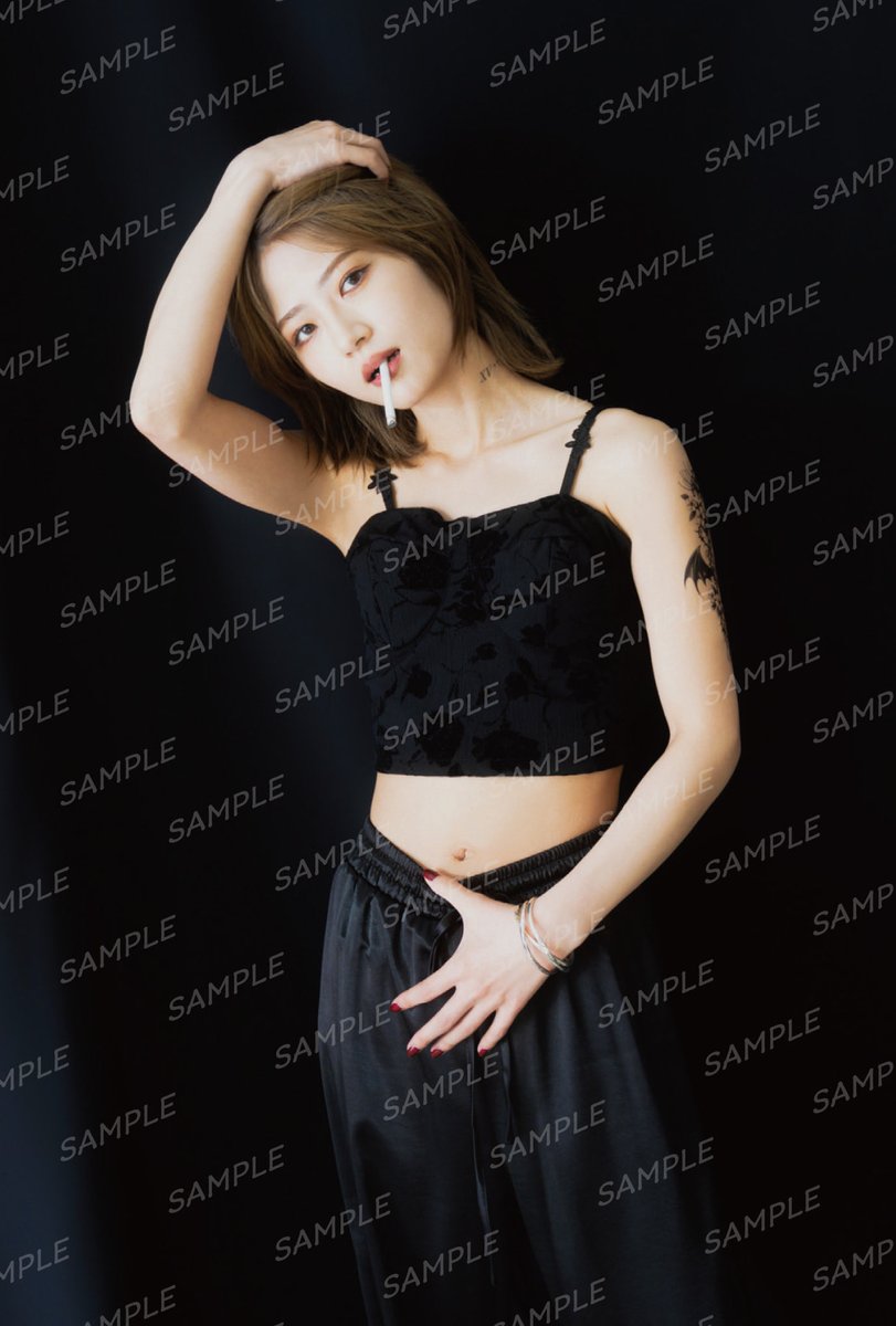WAKA_Y_official's tweet photo. 若月佑美作品集『FIRST EGOISM』
いよいよ9/18(金)発売❣️

🖤ストア別特典ポストカード絵柄公開🖤

Amazon限定ポストカード絵柄です🫶
通常版https://t.co/TAQS1ubttX
特別版https://t.co/Eu4Kt2QEpq

作品展は10/3(土)〜10/12(月)開催🎨
https://t.co/JwdmAwwmw2 https://t.co/8VEWP0GSDU
