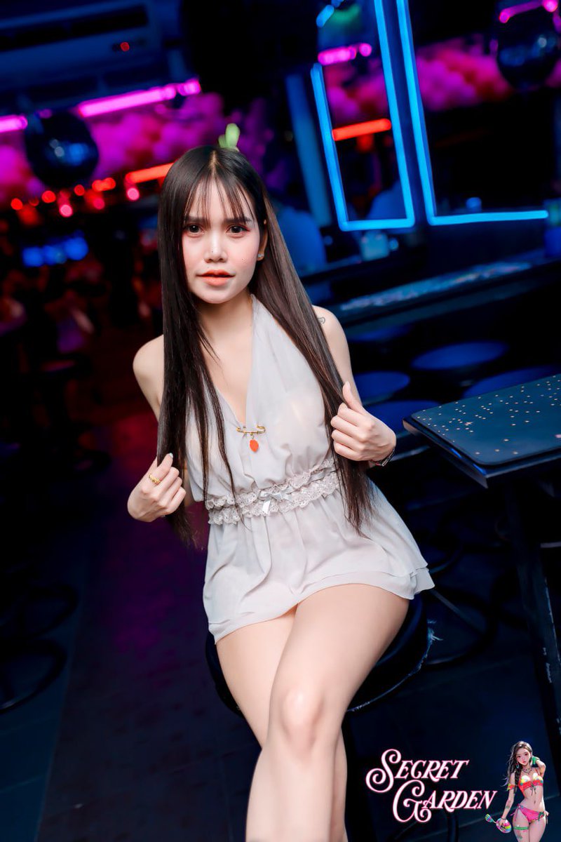 SecretGardBar's tweet photo. Tuesday night in Pattaya: somehow the city already looks like it knows something you don’t. 😏🔥
Coming to find out? 👀

#Pattaya #Thailand #Soi6 #AsianGirls #SecretGardenBar
#パタヤ #芭堤雅 #파타야 #PattayaNightlife https://t.co/D64vnnpb23