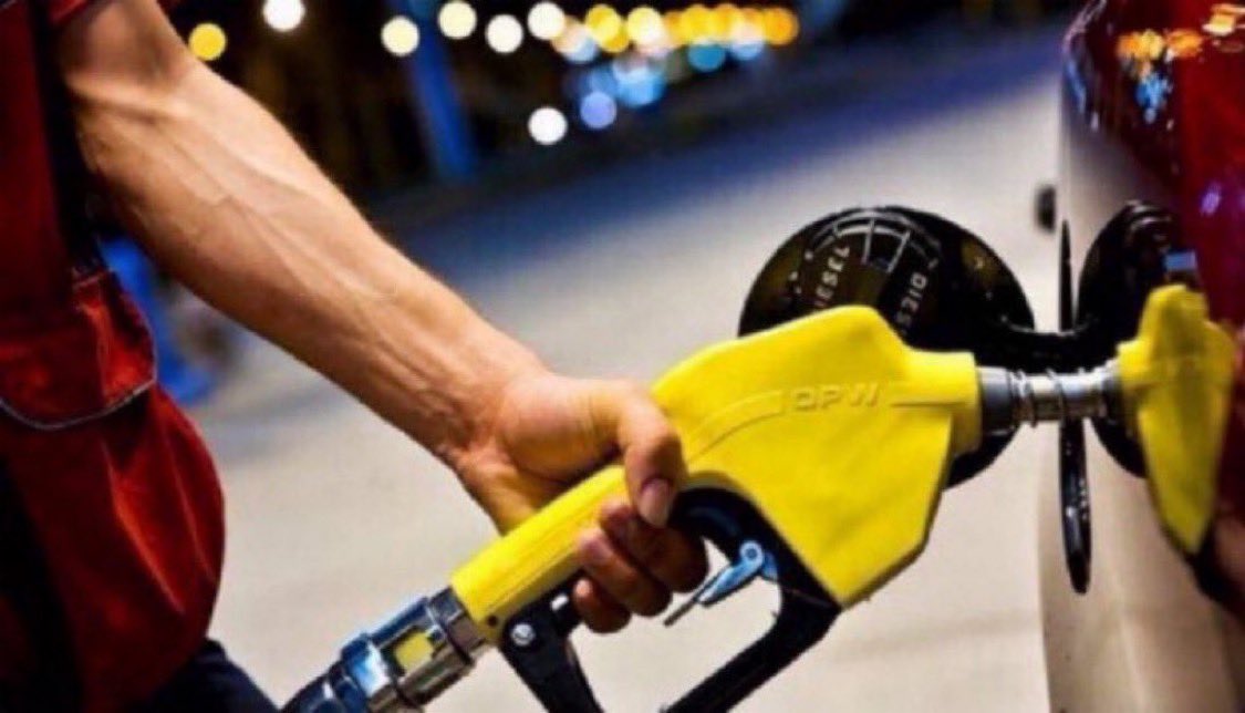 frekanstr_'s tweet photo. Devlet müdahale etmezse bu gece bir ilke tanık olacağız.

Sektör kaynakları motorine 2,5-3 TL arası bir zam bekliyor.

Motorinin litresi, Türkiye tarihinde ilk kez 100 TL’yi aşmış olacak. https://t.co/unrTaW1D0J