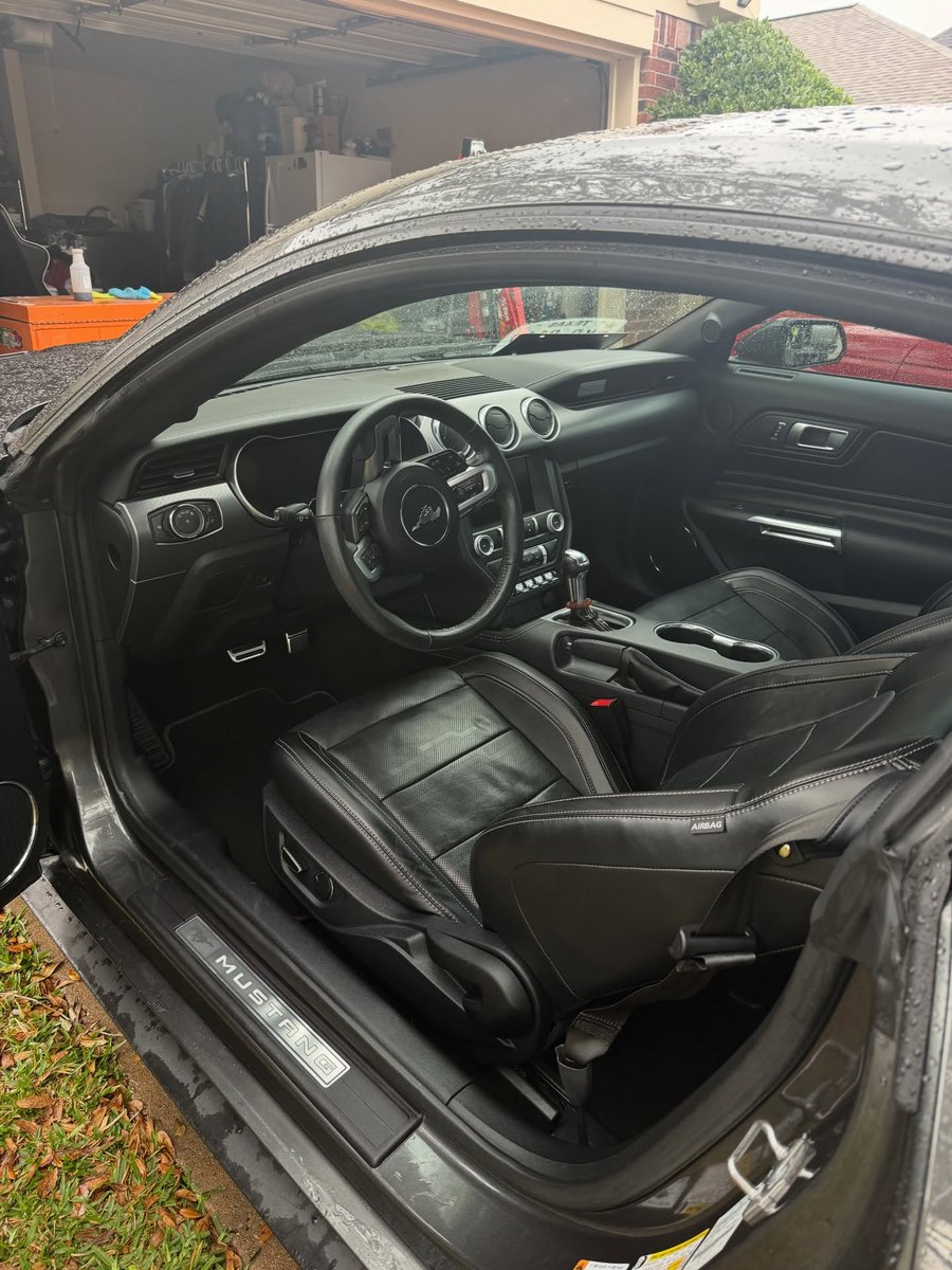 rebecnelso46166's tweet photo. Built to perform. Kept spotless. 5. 0 interior reset. @slickhtx_autodetail 
Clean interior. Houston mobile detailing. https://t.co/kLhpRRxVIJ