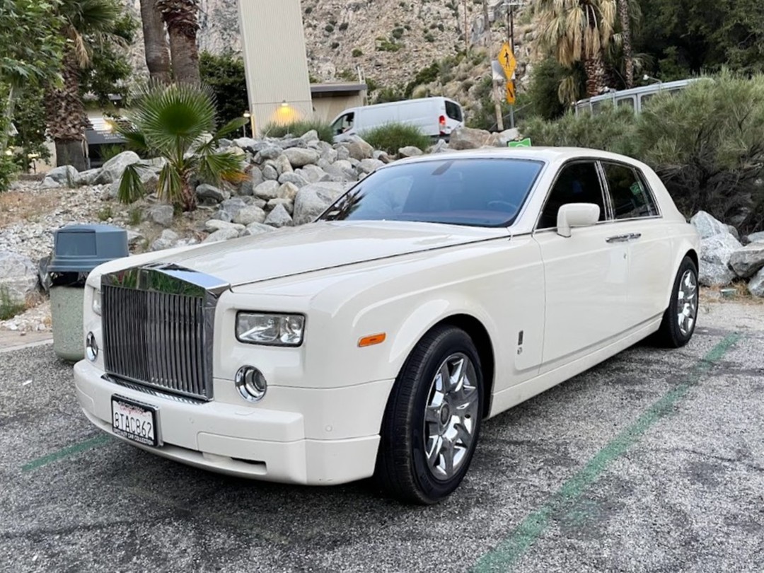 emmacook39755's tweet photo. ~ Phantom of the BMW ~

Few cars match the presence of this Rolls-Royce Phantom. The first BMW-era Rolls-Royce, this 2004 model pairs timeless luxury with German engineering. Its 6. 75L V12 delivers 453hp, while classic umbrellas and hidden iDrive https://t.co/U0Lcmo9hmI