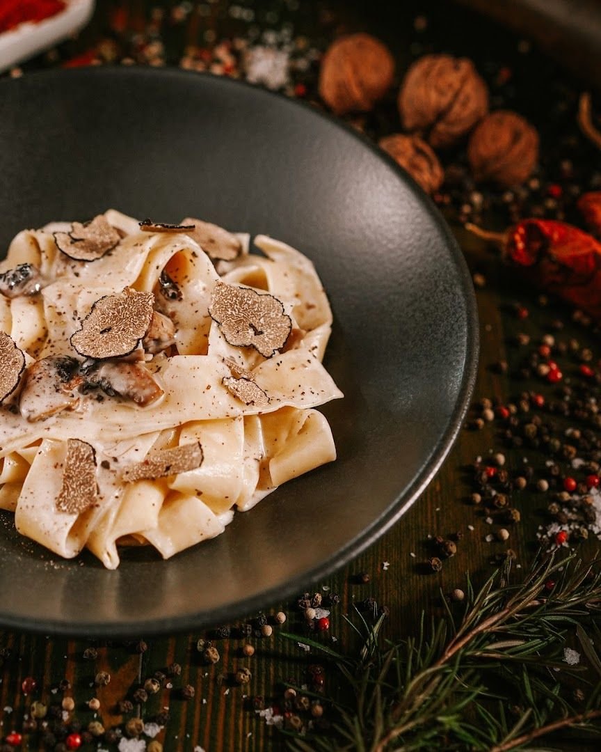 HermanEagoduqq's tweet photo. Just found the best hidden local spot for truffle pasta in the city! Rich, creamy, and packed with umami, no extra truffle needed — I’m already counting days till my next visit. https://t.co/dN4tnMFCyN