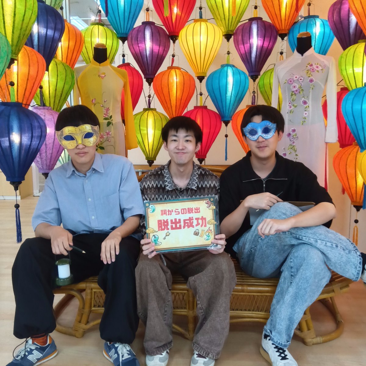 nazotoko_nakaya's tweet photo. 富山県の謎解き＆脱出ゲーム専門店、ナゾトコです。
先週末から【本当（リアル）に脱出するゲームＶ】の公演が始まっています。

今週末からのシルバーウィーク、脱出ゲームはいかがですか？
ご予約はナゾトコ公式WEBサイトから、一回一組の貸切、早い者勝ちですよ。
https://t.co/2UcdxBb26r https://t.co/v78wQVOcuI