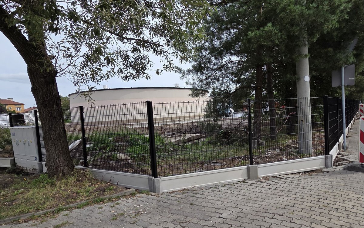 MinskPwik's tweet photo. Wykonawca: ABT Sp. z o.o.
Nadzór: Sweco Sp. z o.o.

➡️ Inwestycja ma na celu poprawę niezawodności i efektywności dostaw wody 🚰🏡. To kolejny krok w modernizacji naszej infrastruktury! 👷‍♂️💙

Więcej informacji:
🌐 https://t.co/u1dJEbWxnL https://t.co/DQKSYnLWMI