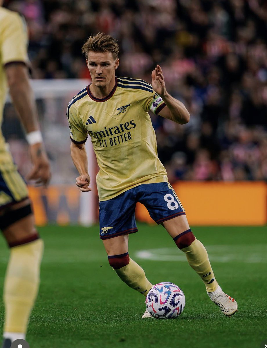 Raremee__'s tweet photo. The Art of Martin Ødegaard 🧑‍🎨 https://t.co/X6YcKAQMwV