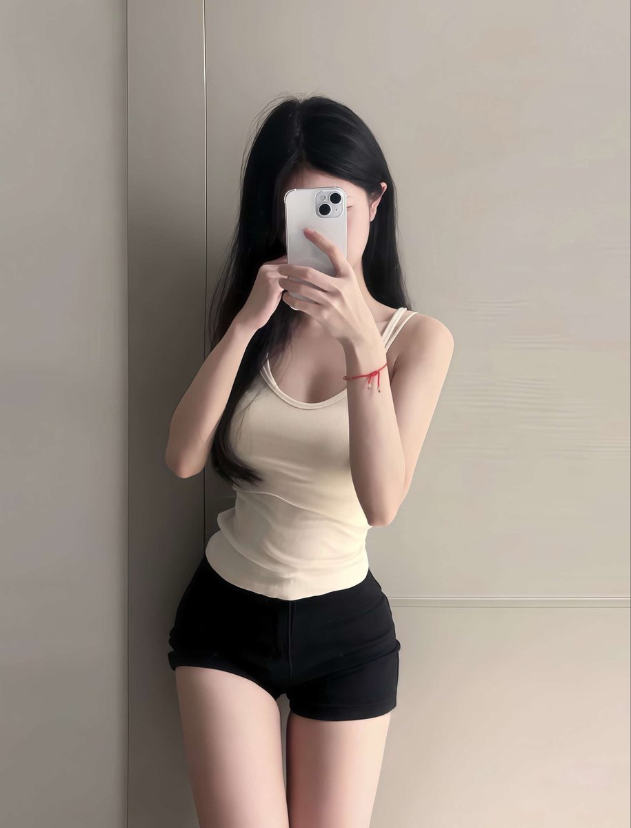 alexandra_62199's tweet photo. 我想给埃菲尔铁塔乳上一发 https://t.co/OjUNBnTPu5