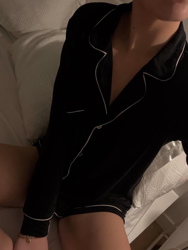 mahaekyuu's tweet photo. The outfit                                     The face https://t.co/VsHJ7UJ389