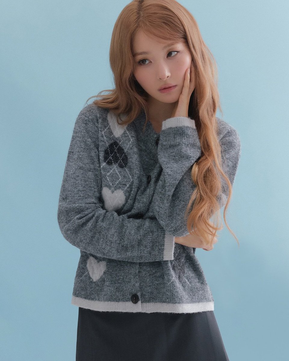 DC_SEULGI's tweet photo. 260915 마리끌레르 인스타그램

슬기와 함께한 marie claire 2026 FALL COLLECTION.

슬기만의 분위기로 완성된 새로운 스타일과
다채로운 가을의 장면을 만나보세요.

📎https://t.co/CXHxUnhJ2v

#슬기 #SEULGI @RVsmtown https://t.co/bt6WSl13NX