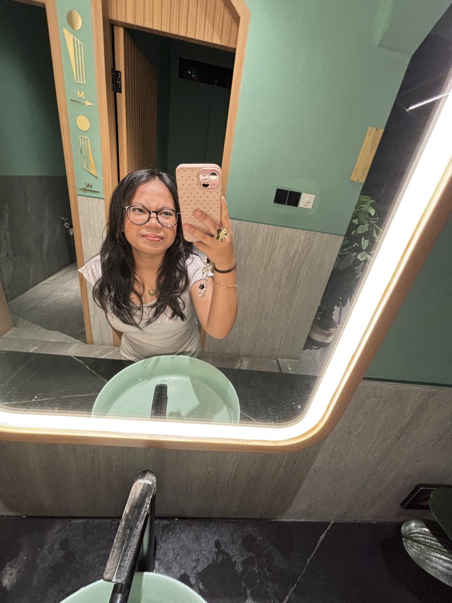 b8kpp's tweet photo. [QUEER FRIENDSHIP APPLICATION]

name : jiblek
age : 21
occupation : pengangguran profesional 
zodiac : ♎️ 
height : 145 kali ye
hobby : watching movies, going to cinema :3
funfact : i could sleep for 12+ hours straight i’m just so powerful like that https://t.co/puBXBUBvZw