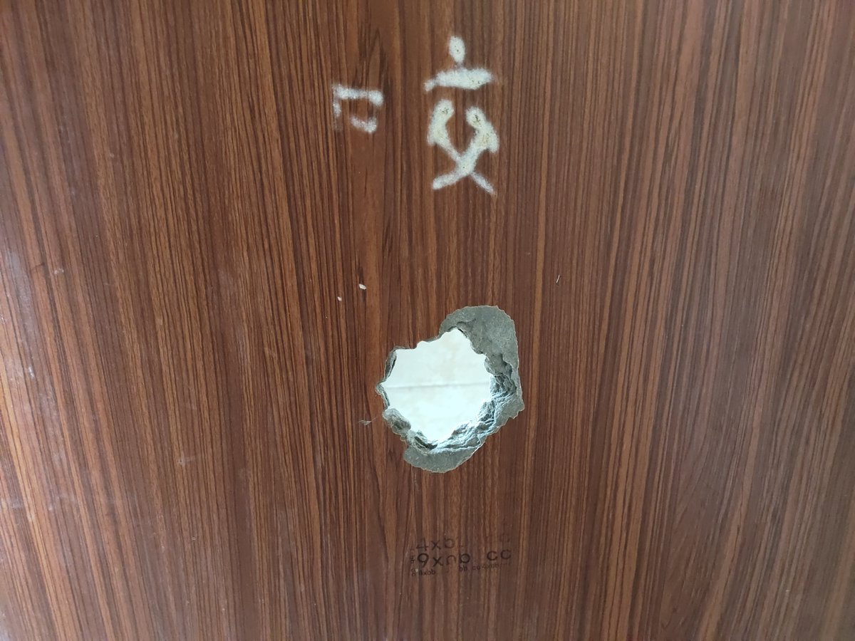 qinukyeh's tweet photo. 难得路过一次所以特地去打了个卡，二楼两个WC都有，环境也比较干净，就是整个商业区人好少的说。#武汉鸟洞 https://t.co/nbE3rMlrxn