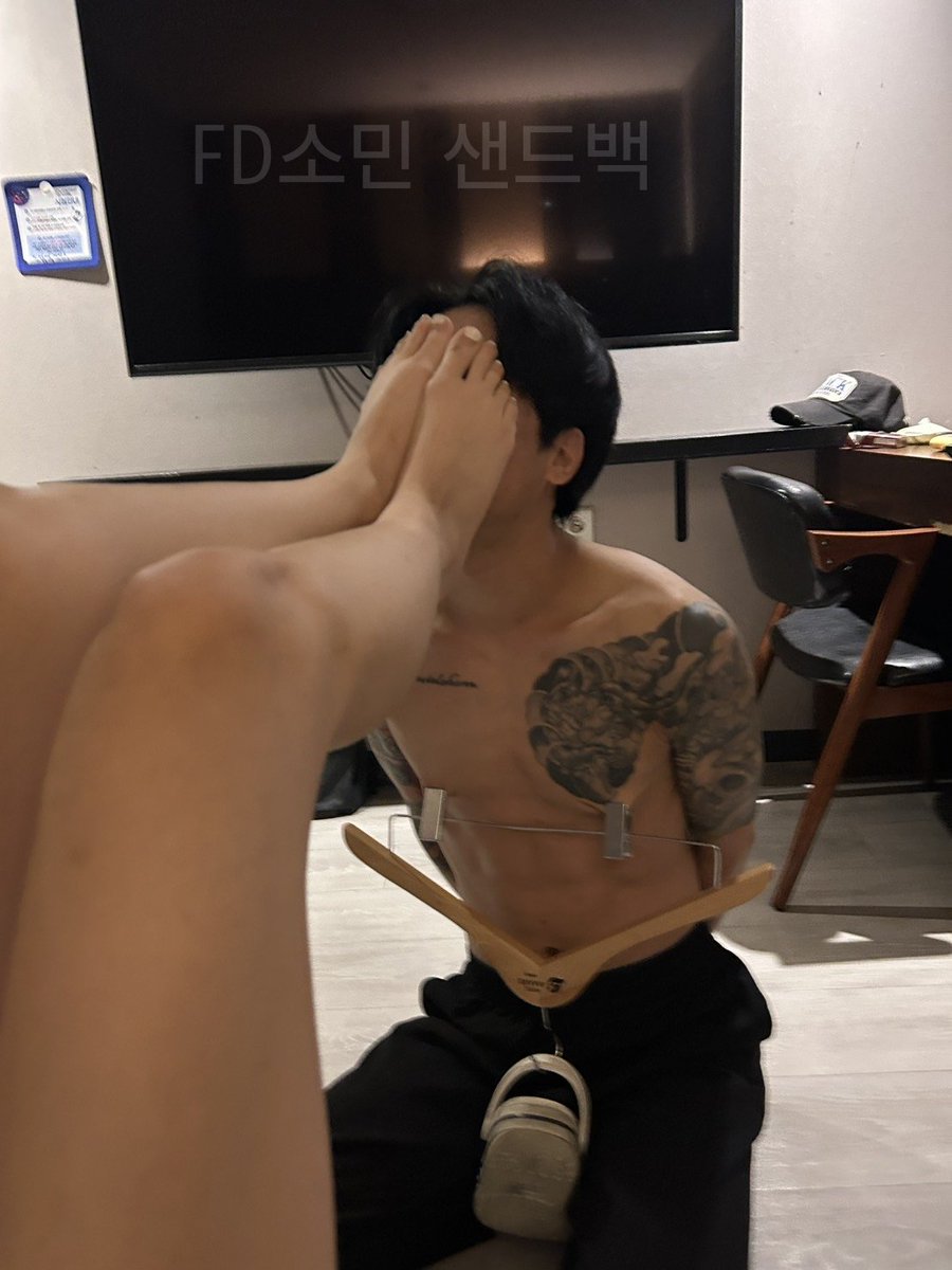gimseonglog12's tweet photo. 제 앞에계신분 신발이 떨어지는것보다

저의 쓸모없는 젖꼭지가 떨어지는게 더 가치가 있습니다😢💧

#펨돔 #린치 #서울펨돔 #스핏 #풋워십 https://t.co/vs2GNCbl5a