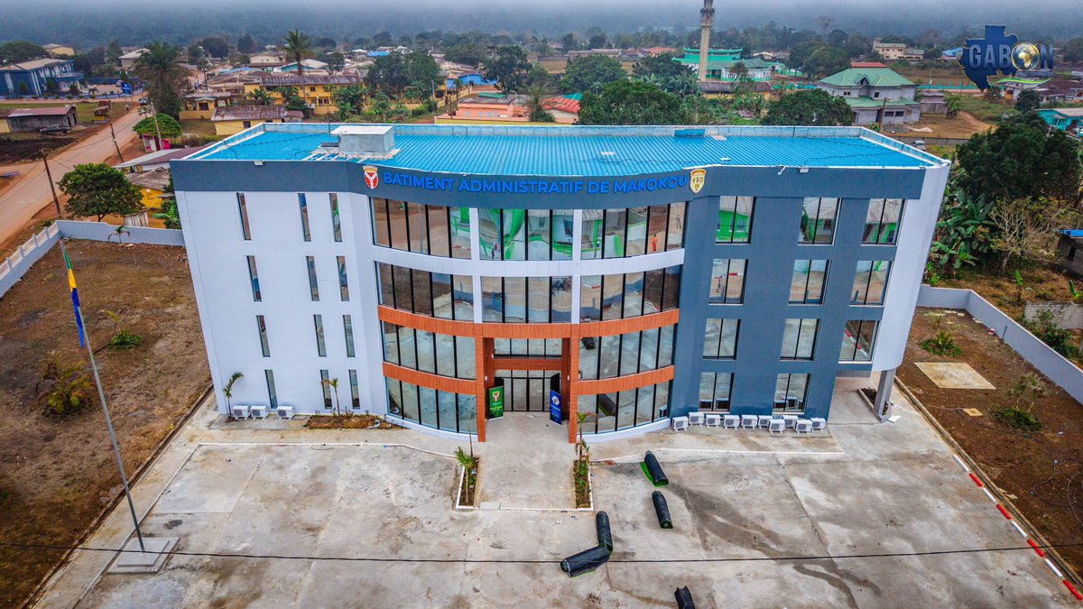GADeveloppement's tweet photo. 𝐈𝐧𝐟𝐫𝐚𝐬𝐭𝐫𝐮𝐜𝐭𝐮𝐫𝐞𝐬 : À Makokou, Cité Administrative est désormais achevée.

Imposant, moderne et élégant, ce bâtiment R+2 affiche fièrement ses lignes au cœur de la capitale de l’Ogooué-Ivindo.

#Infrastructures #Makokou #citéadministrative #Gabon #GabonDéveloppement https://t.co/eXfAVfBF21