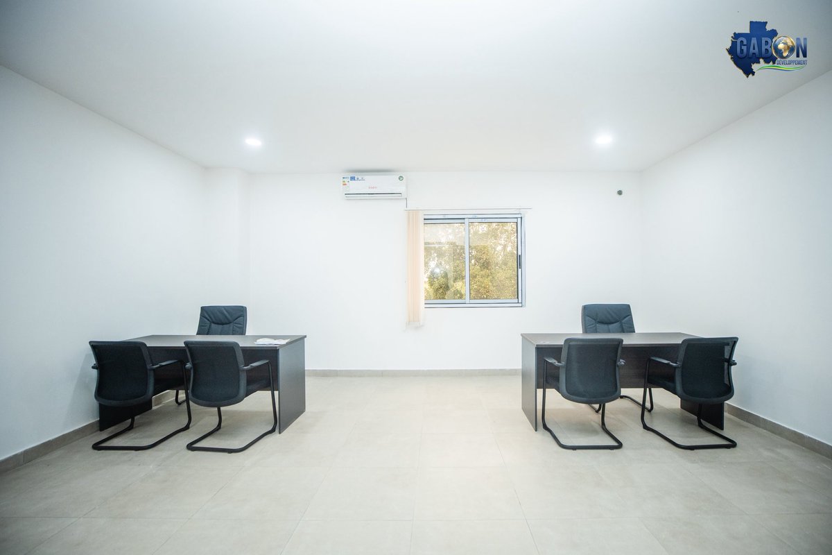 GADeveloppement's tweet photo. 𝐈𝐧𝐟𝐫𝐚𝐬𝐭𝐫𝐮𝐜𝐭𝐮𝐫𝐞𝐬 : À Makokou, Cité Administrative est désormais achevée.

Imposant, moderne et élégant, ce bâtiment R+2 affiche fièrement ses lignes au cœur de la capitale de l’Ogooué-Ivindo.

#Infrastructures #Makokou #citéadministrative #Gabon #GabonDéveloppement https://t.co/eXfAVfBF21
