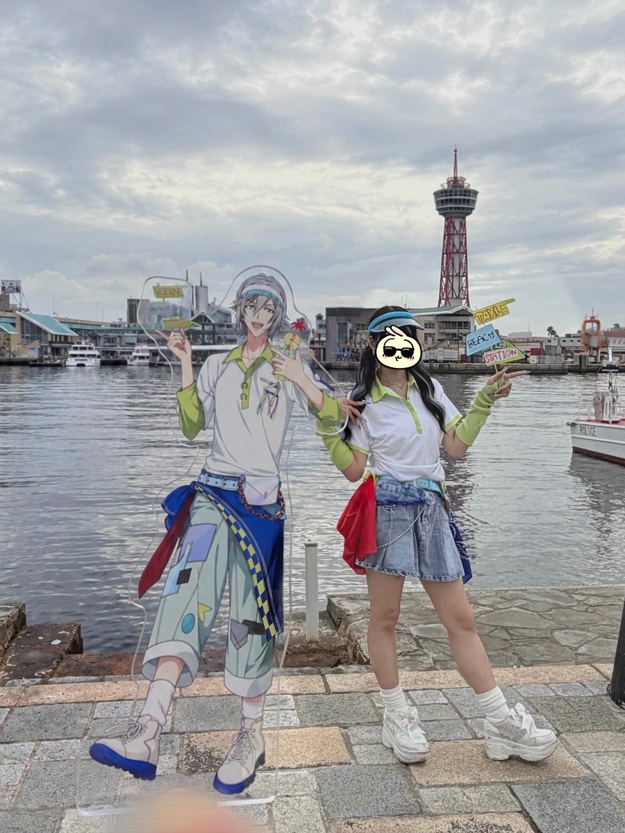 k___mp_4's tweet photo. ⬅️びふぉ   あふたー➡️
指とアクスタの縁をMeituの消しゴムとシワ消しでちまちま消すのとブラシで足元に影つけたら存在感マシマシになります> ̫<♩
あとは明るさと色味をがんばるのみ❣️❣️
撮る時アクスタは頭が奥になるように傾けると頭身バランス良くなるのと、消しやすい位置で持ってもらうと💯💞 https://t.co/dQFZNhjk7Y
