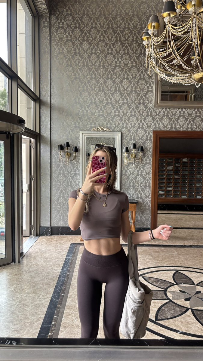 ozgulaycaa's tweet photo. ne demis kanye https://t.co/lDkWyjBp9i