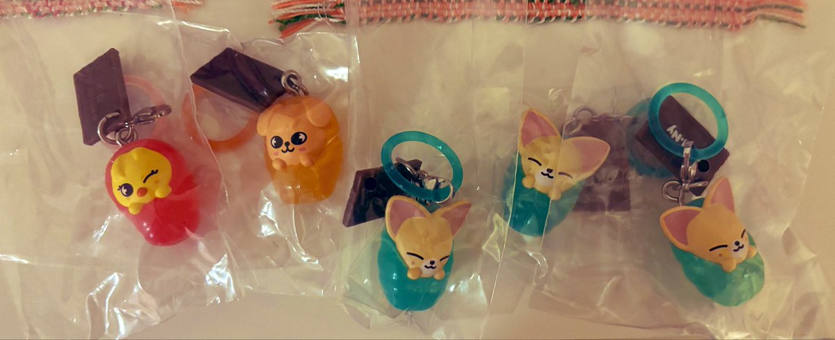 5nyamam1012's tweet photo. 貰い受けたらなんか写真の時から増えてる…
フォクちゃんを初代のびっくらたまごトェッキちゃんと交換出来る方居ないでしょうか😿 https://t.co/n5LFard9aW