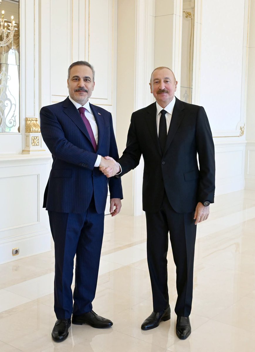 YAP_1992's tweet photo. Azərbaycan-Türkiyə qardaşlıq və strateji müttəfiqlik münasibətləri bütün istiqamətlər üzrə uğurla inkişaf edir

Prezident İlham Əliyev Türkiyənin xarici işlər nazirini qəbul edib.

https://t.co/An89IIC2b1 https://t.co/B6H7BnhqNk