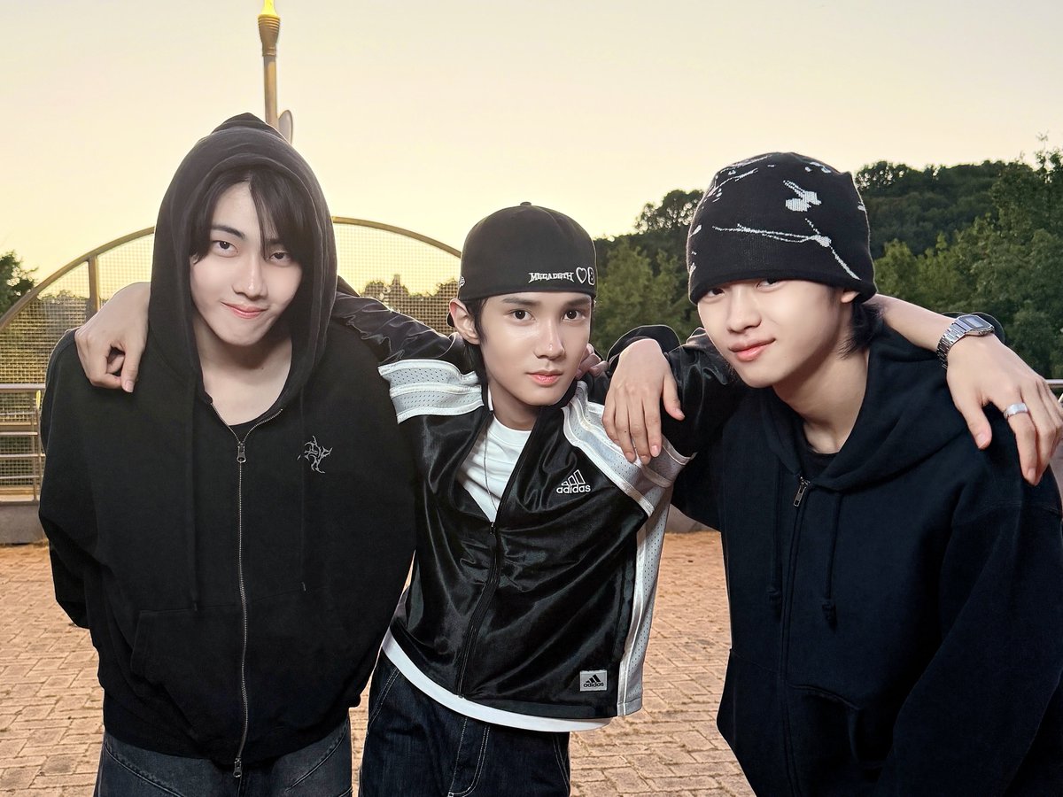 ouiboysofficial's tweet photo. Royalty Behind📸

#OUIBOYS #위보이즈 #ウィボーイズ https://t.co/oJ6SJyQoUG