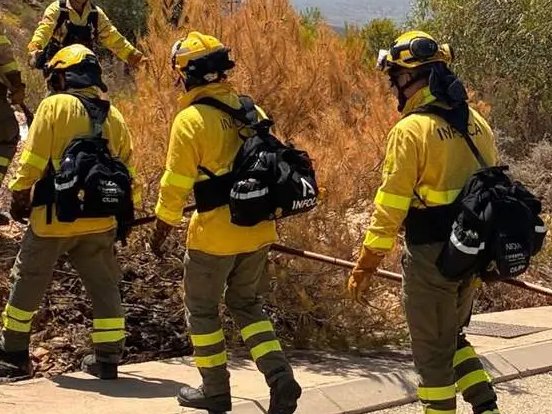 Plan_INFOCA's tweet photo. 🔴 El #IFBenahavís, paraje Ermita del Rosario, ESTABILIZADO.  

ACTUALIZAMOS:
🧑‍🚒105 efectivos por tierra
🚒 7 autobombas
🚁 2 ligeros
🚛 Unidad Meteorológica y Transmisiones
🚑 Unidad Médica
🚜 2 buldóceres

👉 Seguimos enfriando puntos calientes y vigilando todo el perímetro. https://t.co/b77QiE9cST
