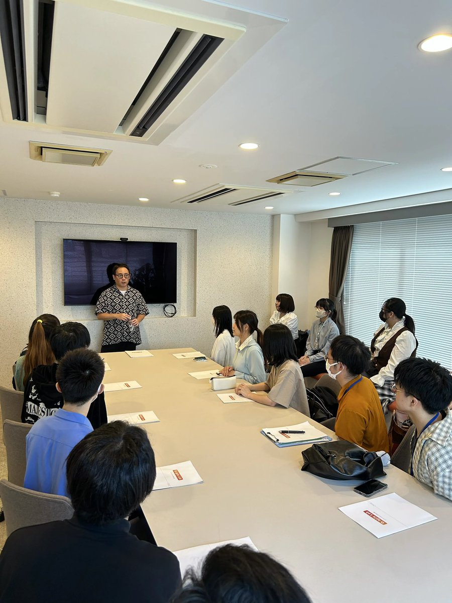 apteLab2026's tweet photo. #KADOKAWAアニメ・声優アカデミー 東京校の皆さんが会社見学ツアーに参加しました！

弊社代表の福井がアプトプロ・アプトラボの強みを説明✏️
卒業生がアプトラボに通う姿見たり、養成所での経験を直接聞いたりしてアプトラボでのチャンスを感じていました✨

#アプトラボ #アプトプロ #声優養成所 https://t.co/ZA466fseR3