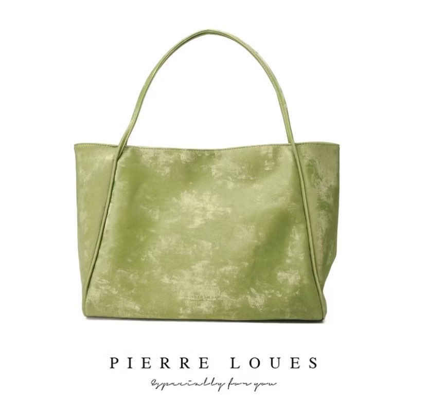 jungjless's tweet photo. NAKSIR BERAT😭✋🏻 sama totebag hijau matcha ini. Seger banget😆 https://t.co/tGcAChp135