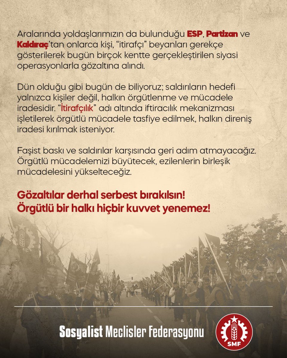 SMFederasyonu1's tweet photo. Aralarında yoldaşlarımızın da bulunduğu ESP, Partizan ve Kaldıraç’tan onlarca kişi, “itirafçı” beyanları gerekçe gösterilerek bugün birçok kentte gerçekleştirilen siyasi operasyonlarla gözaltına alındı.

Dün olduğu gibi bugün de biliyoruz: Saldırıların hedefi yalnızca kişiler değil, halkın örgütlenme ve mücadele iradesidir. “İtirafçılık” adı altında iftiracılık mekanizması işletilerek örgütlü mücadele tasfiye edilmek, halkın direniş iradesi kırılmak isteniyor.

Faşist baskı ve saldırılar karşısında geri adım atmayacağız. Örgütlü mücadelemizi büyütecek, ezilenlerin birleşik mücadelesini yükselteceğiz.

Gözaltılar derhal serbest bırakılsın!
Örgütlü bir halkı hiçbir kuvvet yenemez!