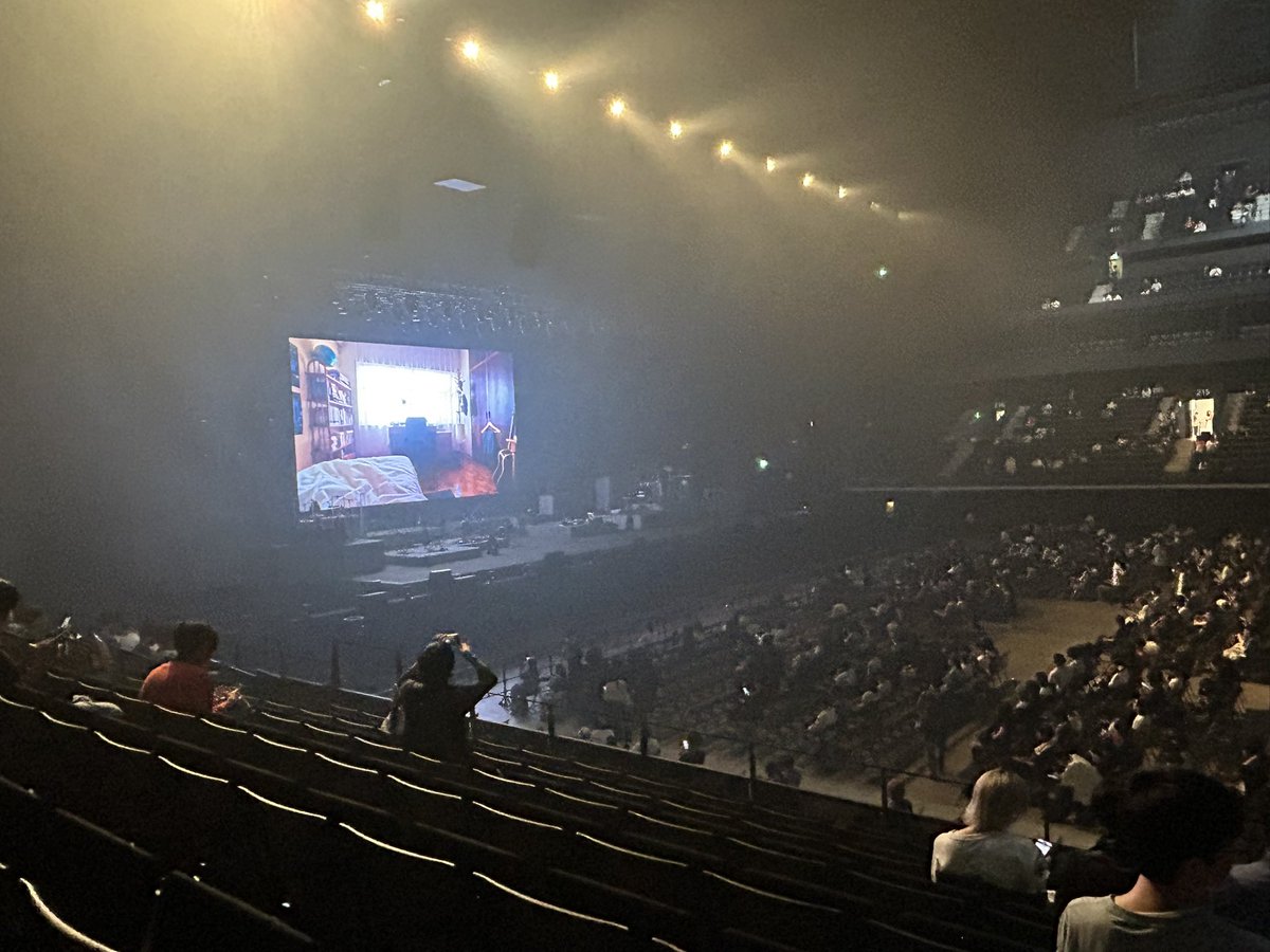 Michi_kusa_Log's tweet photo. 流石にアリーナは近くて良いな

リセールで譲って頂いた
2階のこの位置も期待以上の満足感

#ヨルシカ
#一人称
#千葉 https://t.co/HsPd8dxh3O