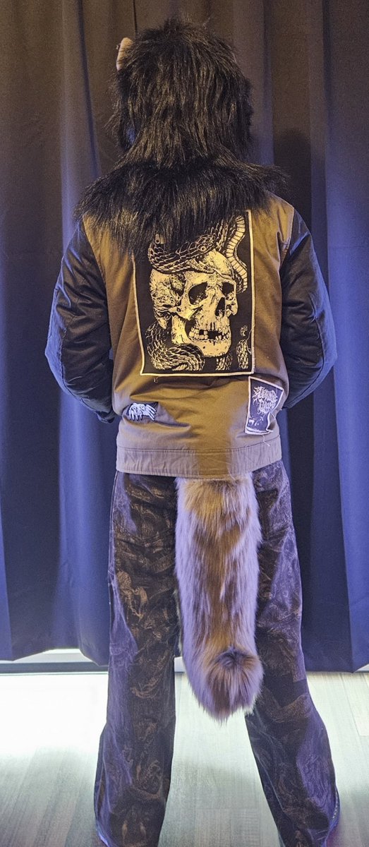 KaydeWoof's tweet photo. First pics taken with my fursuit! https://t.co/zISd2agKWN