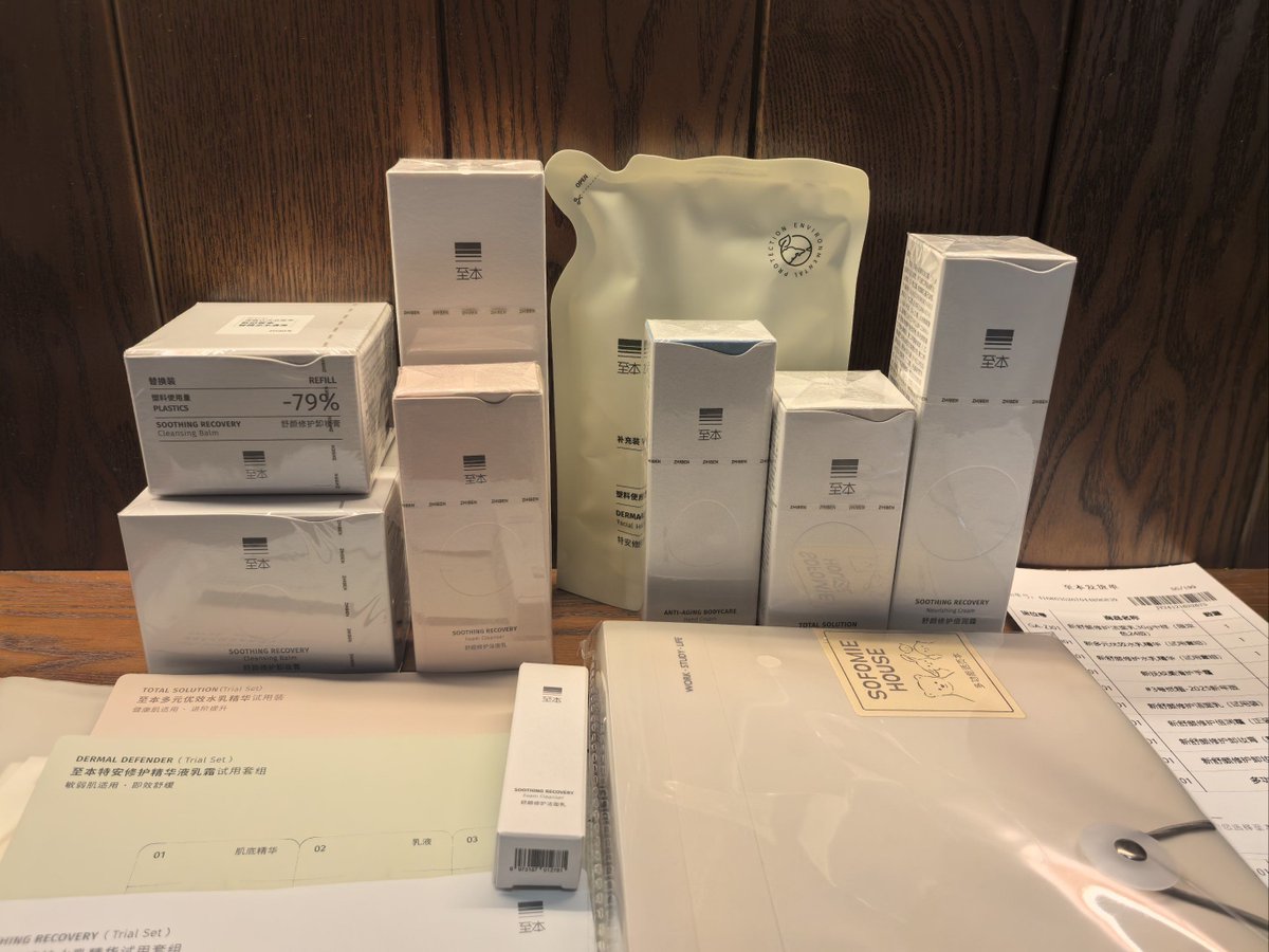 Soiw18081's tweet photo. Just opened the long-awaited package—guess what’s inside  The new limited edition skincare set I’ve been eyeing for months! So excited to test it out tonight~ https://t.co/s95wlCAiae