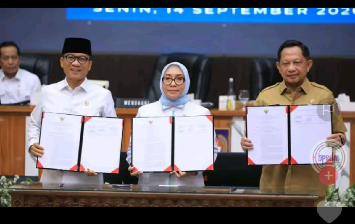 MigelTafuli's tweet photo. SKB 3 MENTERI, Menteri Desa  PDT Yandri Susanto,  Mendagri, Menteri PPPA Dorong Perempuan Jadi Subjek Pembangunan

#KemendesPDT
#BangunDesaBangunIndonesia
#BPSDMKemendesPDT https://t.co/YcriZZvtxY