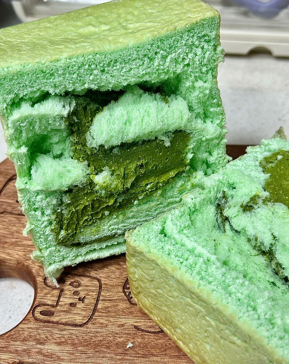 ManMarcone's tweet photo. [Found the best late-night snack combo: warm honey toast paired with cold iced matcha. Perfect little pick-me-up for this quiet night!]， https://t.co/HTI9jicqkj