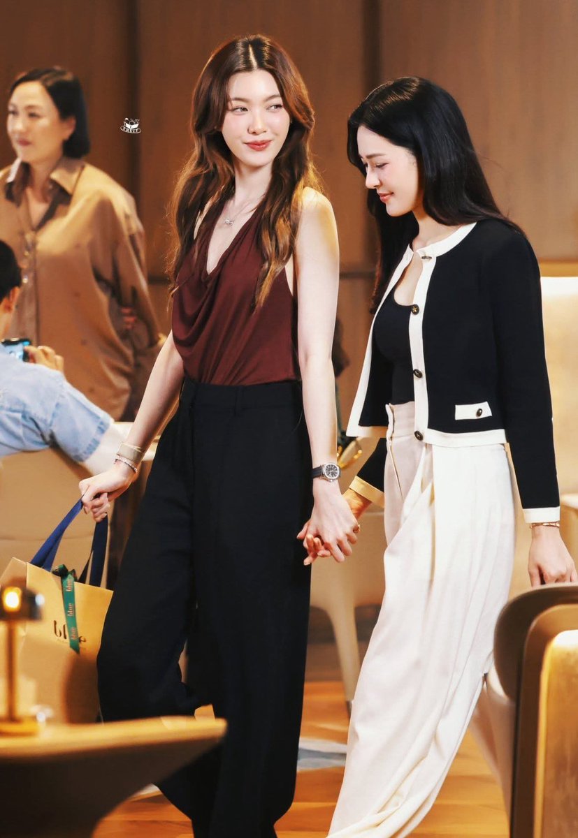 Popccorns's tweet photo. Tự nhiên hôm nay thấy lạc lõng giữa cuộc đời quá, mấy mom có thấy Bắp không? Bắp xin gửi mèo già @Popcorn9401 và LingOrm ở đây làm tin nha 🤧

#LingOrm https://t.co/4qihcHrvIJ