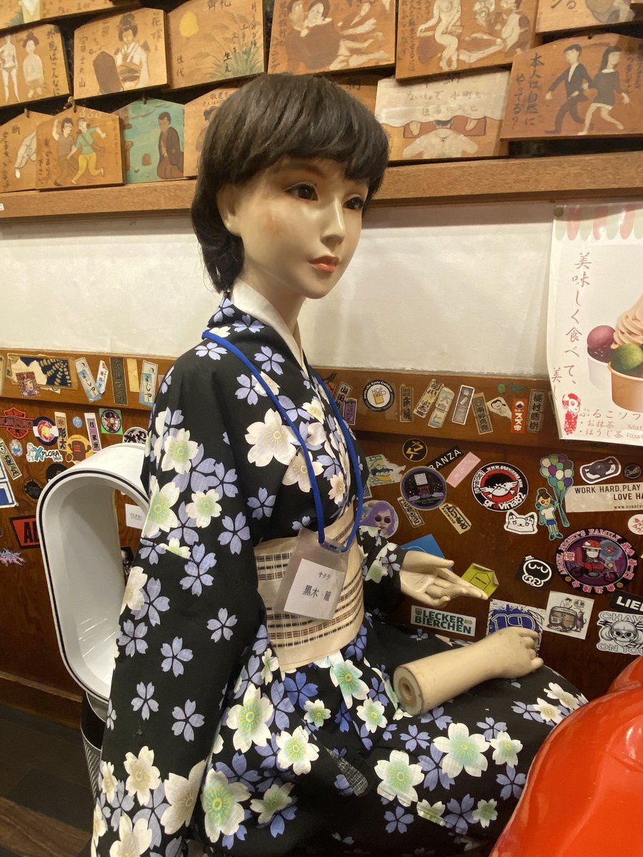 neometa88's tweet photo. 黒木瞳と名付けられた腕取れたマネキン
近付いてみると瞳が真っ茶色だった
黒じゃねえのかよ！
老害が騒ぐぜ https://t.co/eDCk8XubaE